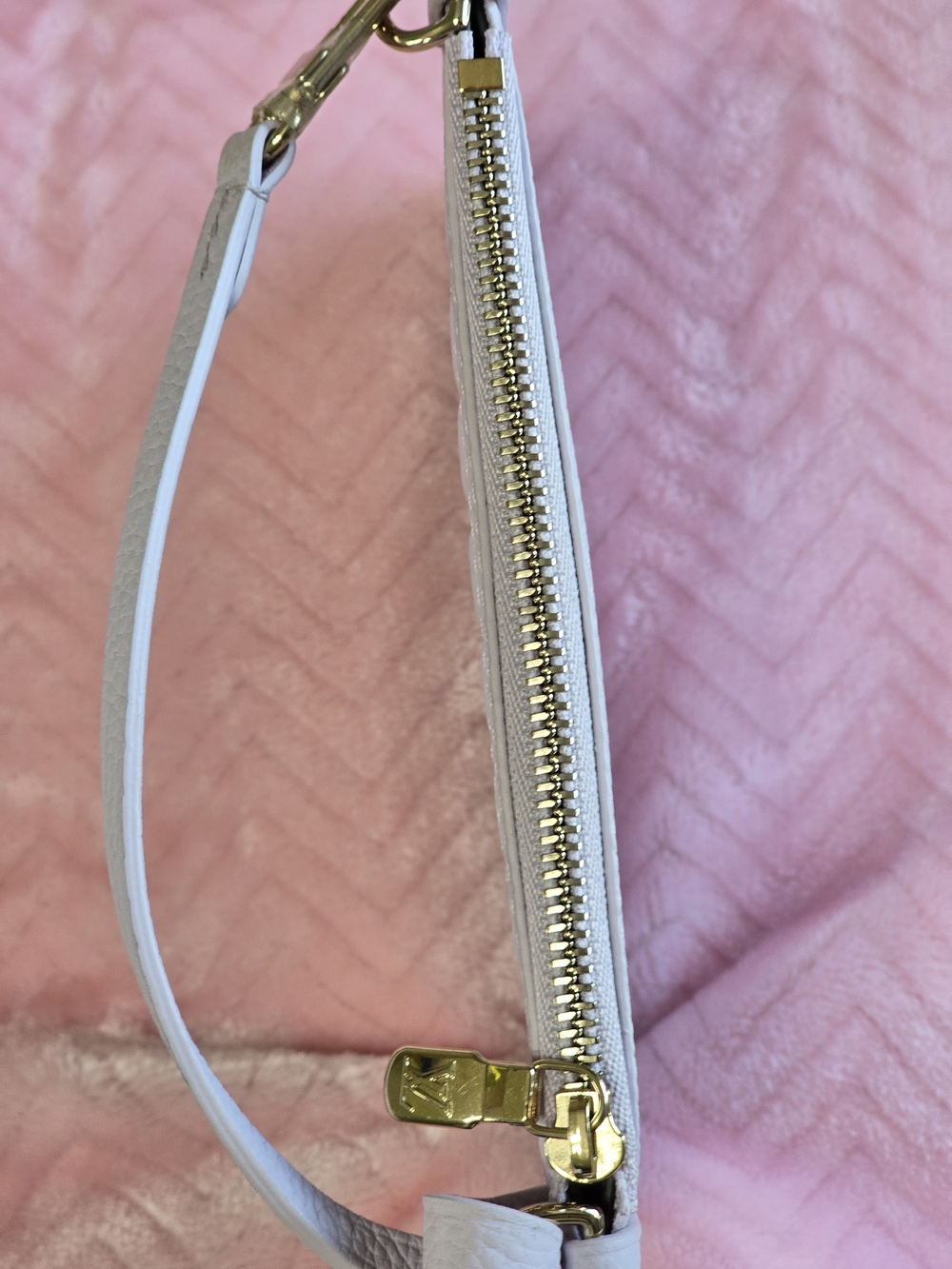 Louis Vuitton Pale Pink Leather Logo Wristlet with Cream Trim - Picture 9 of 10